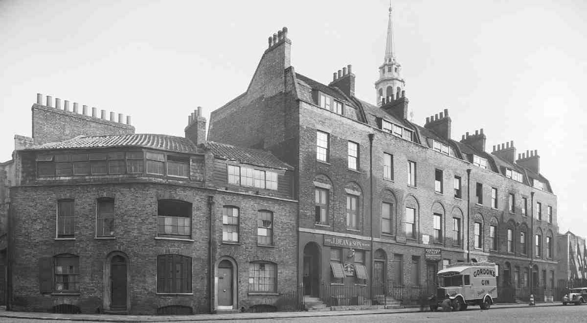 history No.s 45, 46, 47-52, Clerkenwell Close formerly Newcastle Place in 1943
